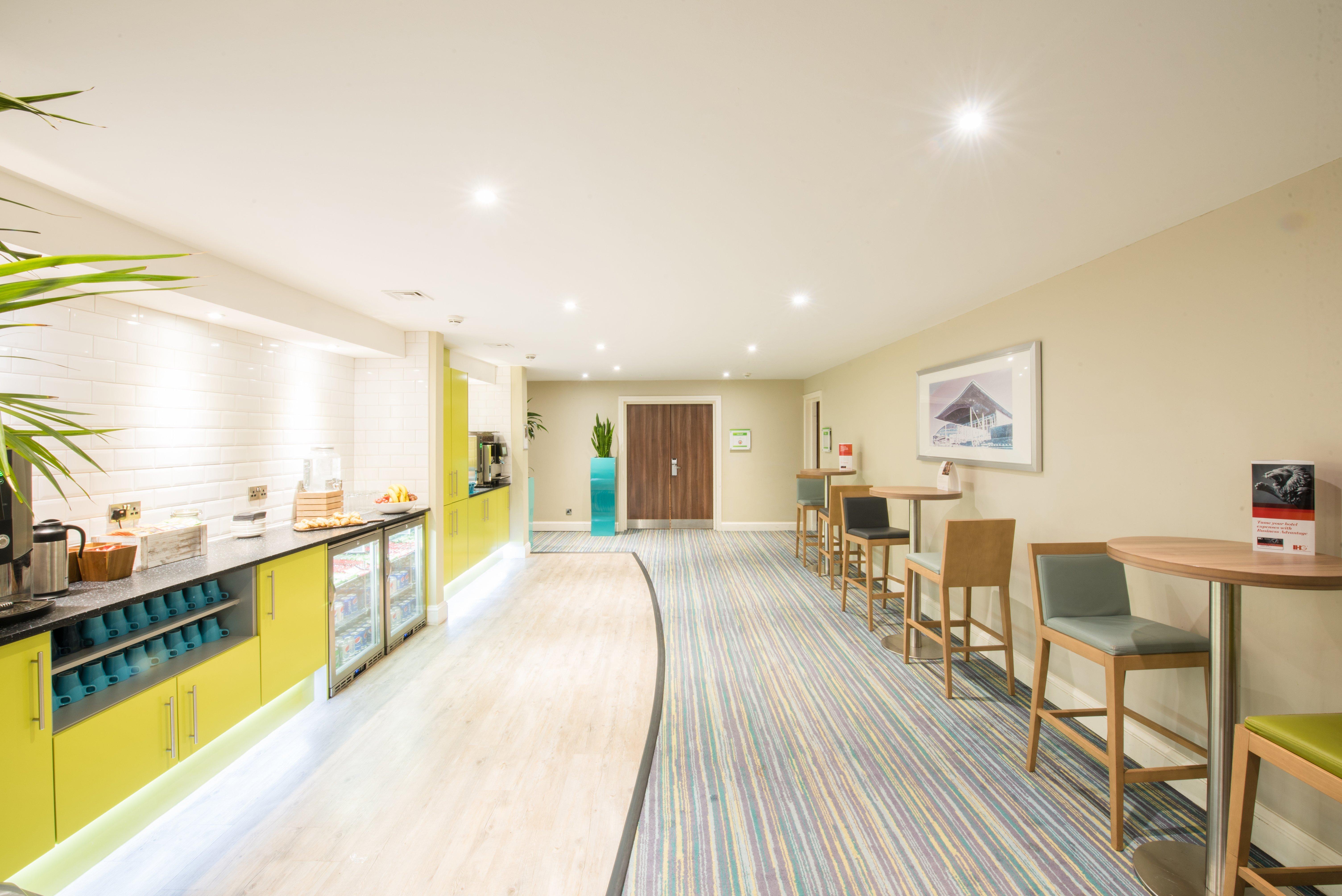 Holiday Inn Cardiff North M4 Jct 32, An Ihg Hotel Exteriör bild